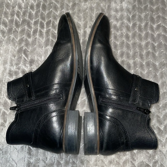 Clark’s Women's Collection Trish Strap Boots. Leather. Side zippers. Size 9.5 - Picture 6 of 9
